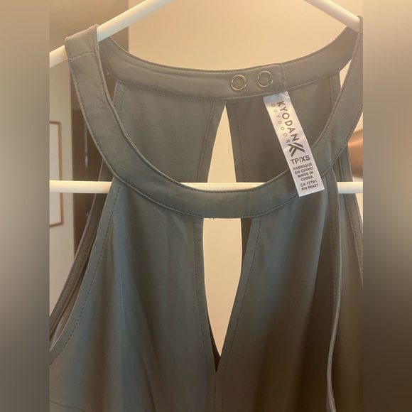 $88 Kyodan gray jumpsuit w/wide ankle length legs, tie waist, 4 way stretch.  XS - Picture 3 of 15